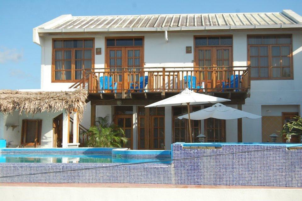 Hotel Y Restaurante Cesar Mariscos Tela Exteriör bild