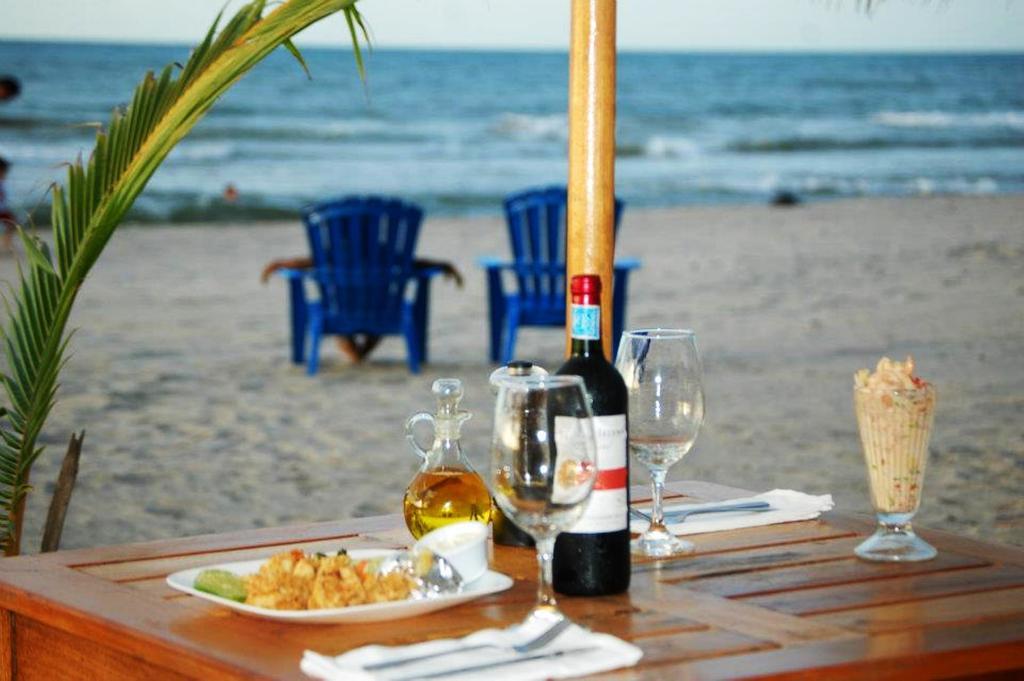 Hotel Y Restaurante Cesar Mariscos Tela Exteriör bild