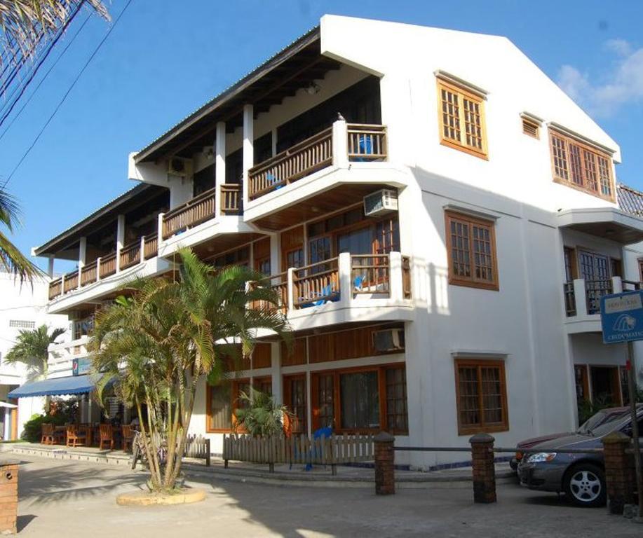 Hotel Y Restaurante Cesar Mariscos Tela Exteriör bild